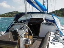 AYC Yachtbroker - Gael 43 - Cockpit and steering station