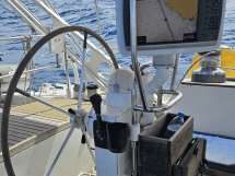 Atlantis 470 - Steering position and chartplotter