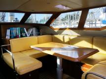 AYC Yachtbroker - JFA 45 Deck Saloon - Deck saloon's leather benchseats