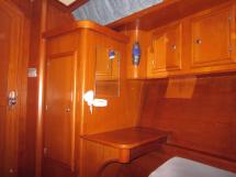 Dufour 50 Prestige - Forward owner's cabin