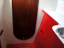 Starboard bathroom (shower)