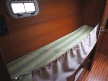 Single berth in central port cabin