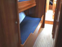 Front starboard cabin (bunk berths)