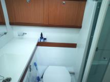 Aft starboard bathroom