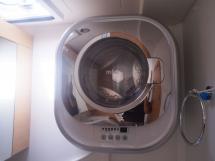 AYC - Lagoon 400 / Port bathroom washing machine