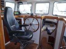 AYC - Trawler fifty 38 / Helm station