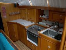 OVNI 455 - Starboard galley