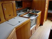 OVNI 455 - Starboard galley