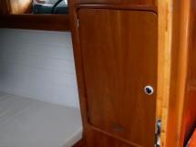 OVNI 455 - Aft port side cabin / wardrobe