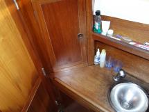 Universal Yachting 49.9 - Bathroom detail
