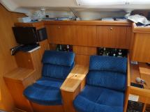 Hunter 466 - Armchairs on starboard