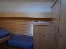 Feeling 44 Di - Forward cabin storing compartment