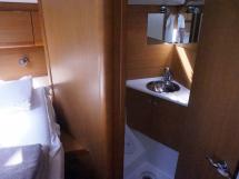 Sun Odyssey 49 i - Starboard forward bathroom