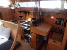 Chatam 40 Extrem - Chart table and galley