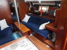 Oceanis 343 Clipper - Starboard saloon benchseat