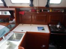 Oceanis 473 - L-shaped galley