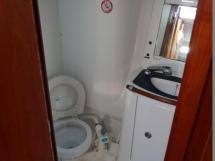 Oceanis 473 - Aft bathroom