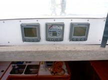 Cigale 16 - Displays at the companionway