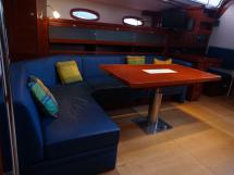 Hanse 531 - Saloon table and benchseat