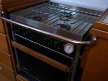Tayana 58 - Gimbaled stainless steel gas cooker