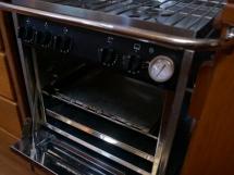 Tayana 58 - Gimbaled stainless steel gas cooker