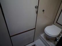 AYC ISLANDER 55 - Front toilet