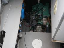 Catana 582 Caligo - Port technical locker