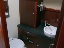 Moody 62 DS - Starboard central cabin's private bathroom