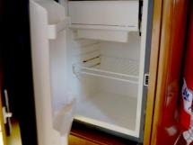 AYC Yachtbroker - Trintella 44 Aluminium - Front opening refrigerator