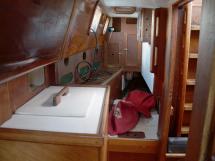 Dalu 47 - Aft passageway with a single bed