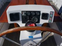 Horizon 70 - Instruments and remote controls at the steering position