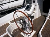 Oceanis 323 Clipper - Steering station
