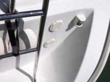 Oceanis 323 Clipper - Aft and oustide shower