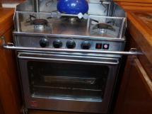 Grand Soleil 52 - Gimbaled 3 gas rings/oven