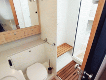 GARCIA YACHT 65 - Private bathroom in the aft starboard cabin