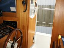 AYC Yachtbrokers - Trawler Meta King Atlantique - Watertight side door