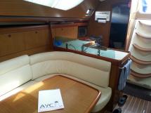 Sun Odyssey 42 DS - Saloon and galley