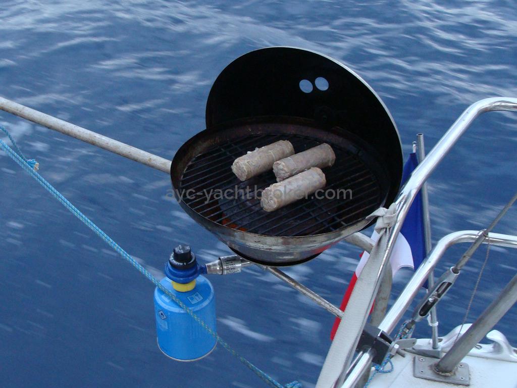 Bi-Loup 36 - Barbecue on the aft pulpit