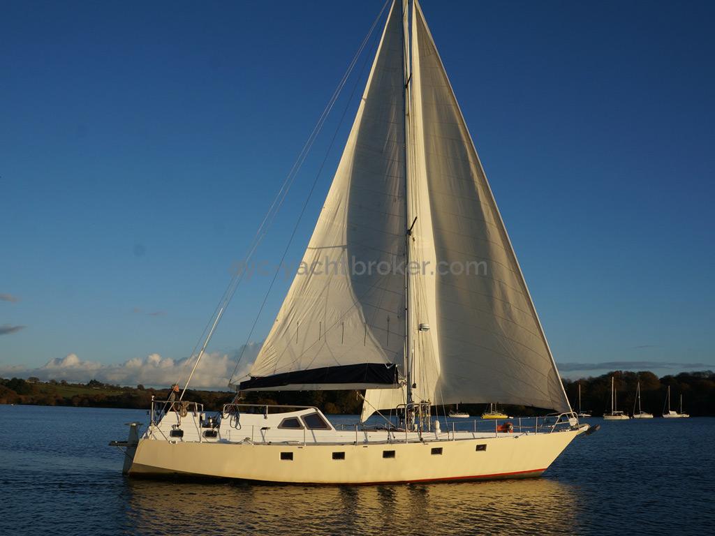 Dalu 47 - Under sails