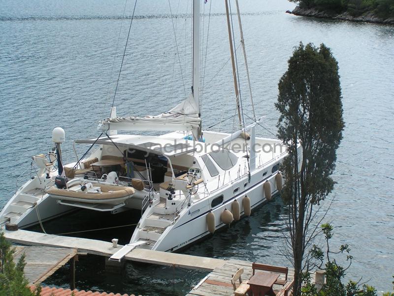 Catana 582 Caligo - Docked