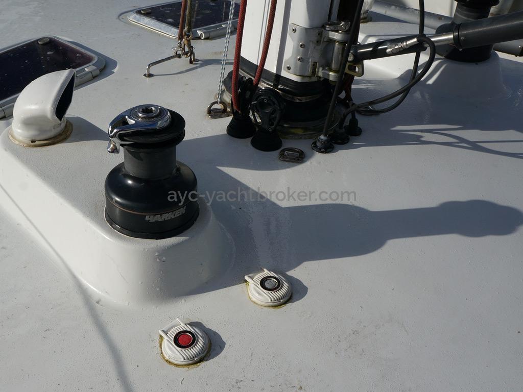 AYC Yachtbroker - JFA 45 Deck Saloon - Electric winch at the mast