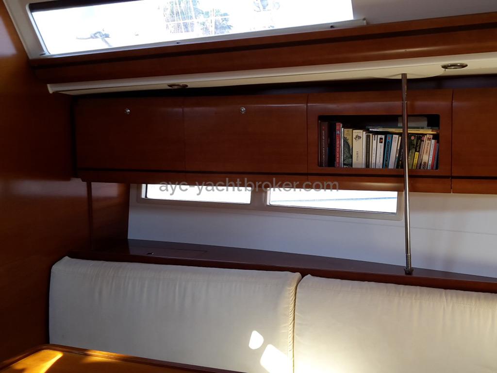 AYC Yachtbroker - Dufour 405 Grand Large - Saloon settee