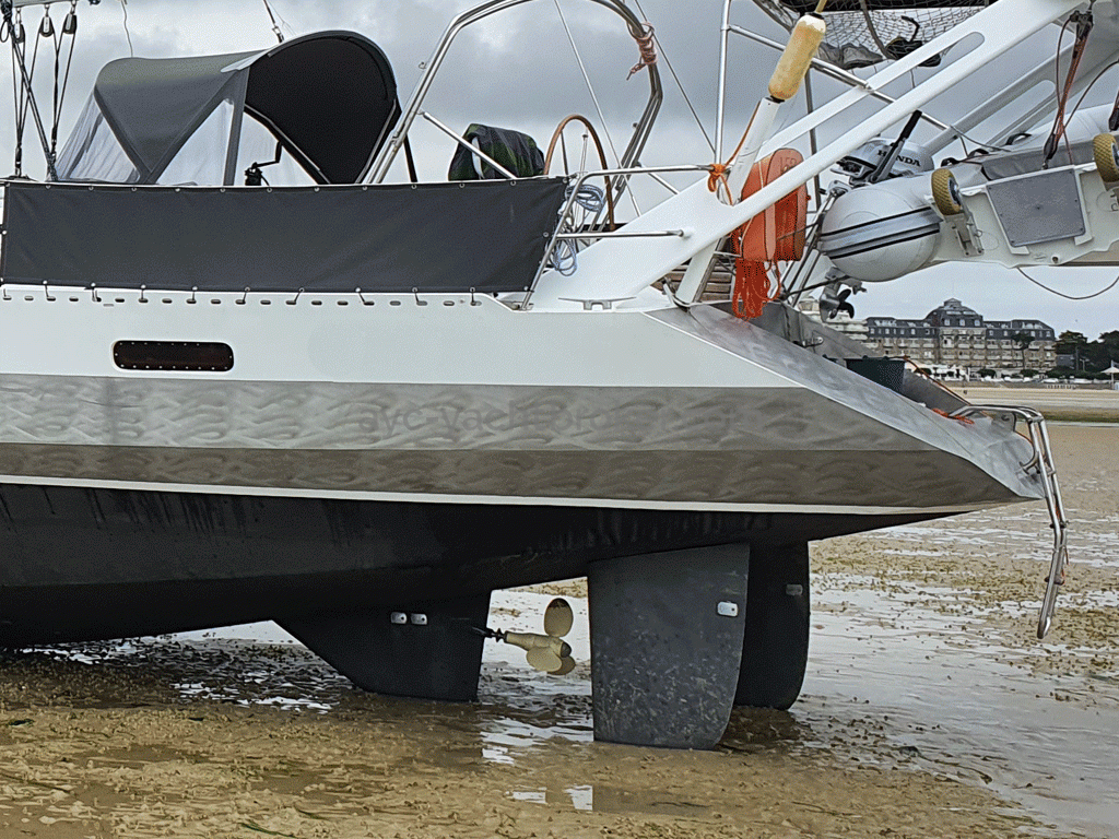 OVNI 47 - Dried out rudders and propellers