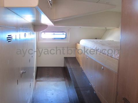 AYC Yachtbroker - Local technique aménager en cabine