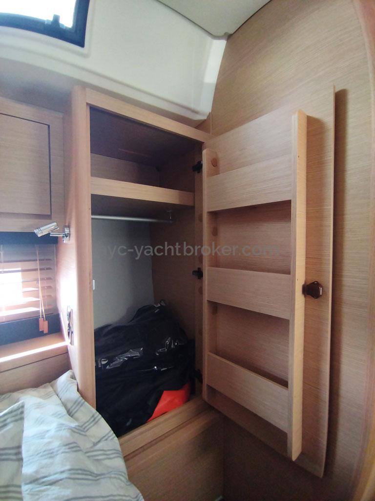 Dufour 470 - Aft port cabin (wardrobe)