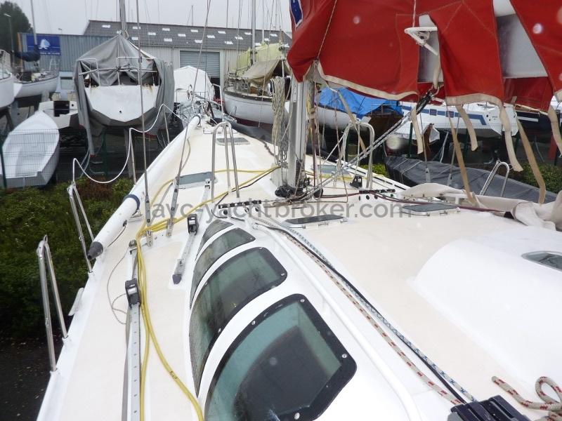 AYC Yachtbroker - Nemophys 50 - Forward deck