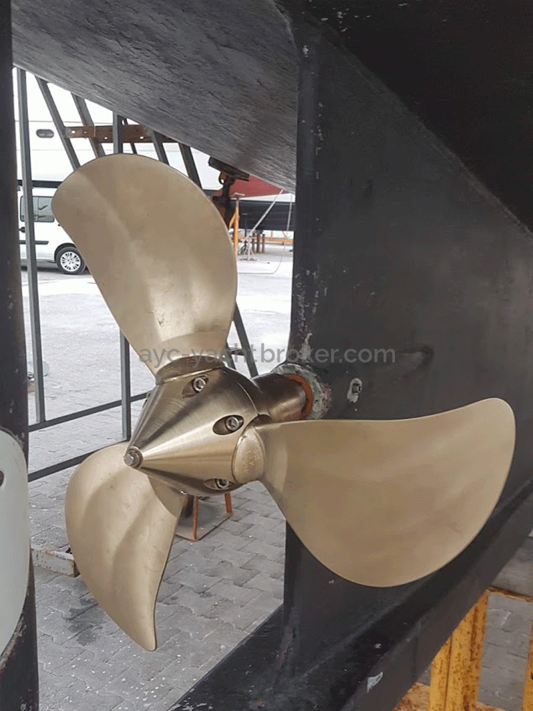 Cygnus 40 - Variable pitch propeller