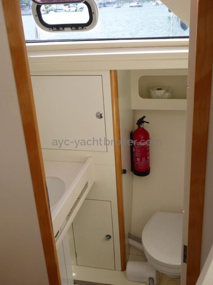 AYC - Azzuro 53 / Aft bathroom