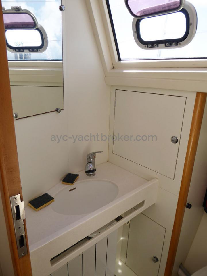 AYC - Azzuro 53 / Aft bathroom