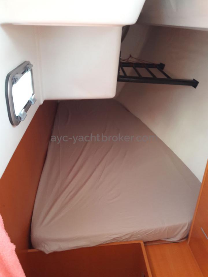 AYC - First 34.7 / Aft port cabin